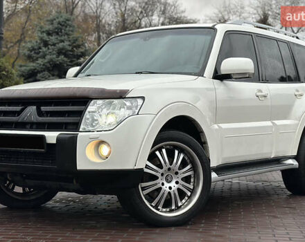 Белый Мицубиси Паджеро Вагон, объемом двигателя 3.2 л и пробегом 292 тыс. км за 12500 $, фото 2 на Automoto.ua