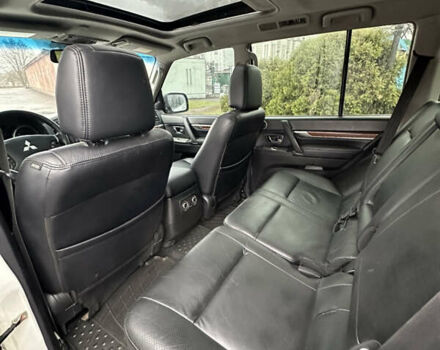 Белый Мицубиси Паджеро Вагон, объемом двигателя 3.2 л и пробегом 292 тыс. км за 12500 $, фото 22 на Automoto.ua