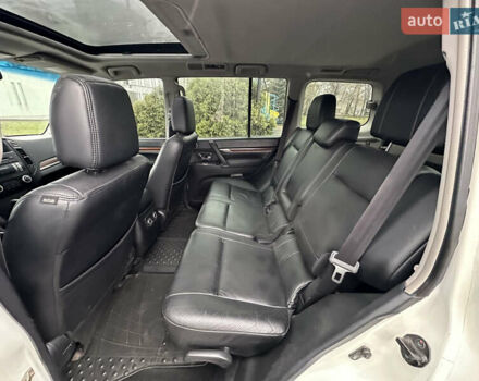 Белый Мицубиси Паджеро Вагон, объемом двигателя 3.2 л и пробегом 292 тыс. км за 12500 $, фото 23 на Automoto.ua