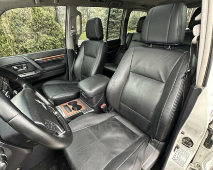 Белый Мицубиси Паджеро Вагон, объемом двигателя 3.2 л и пробегом 292 тыс. км за 12500 $, фото 31 на Automoto.ua