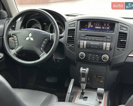 Белый Мицубиси Паджеро Вагон, объемом двигателя 3.2 л и пробегом 292 тыс. км за 12500 $, фото 37 на Automoto.ua