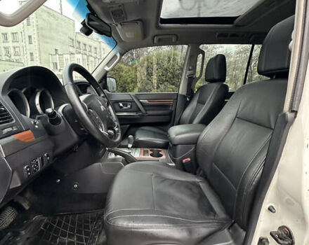 Белый Мицубиси Паджеро Вагон, объемом двигателя 3.2 л и пробегом 292 тыс. км за 12500 $, фото 20 на Automoto.ua