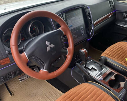 Белый Мицубиси Паджеро Вагон, объемом двигателя 0 л и пробегом 155 тыс. км за 17900 $, фото 13 на Automoto.ua