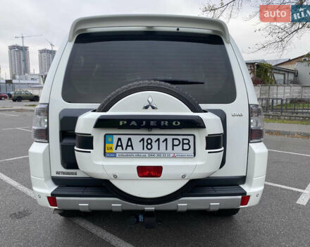 Белый Мицубиси Паджеро Вагон, объемом двигателя 3.2 л и пробегом 208 тыс. км за 19500 $, фото 1 на Automoto.ua