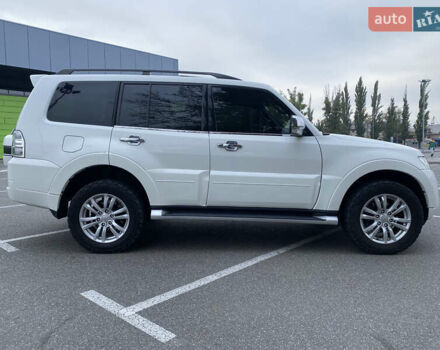 Белый Мицубиси Паджеро Вагон, объемом двигателя 3.2 л и пробегом 208 тыс. км за 19500 $, фото 3 на Automoto.ua