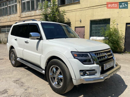 Мицубиси Паджеро Вагон 2013 в Львове на Automoto.ua Белый Мицубиси Паджеро Вагон, объемом двигателя 3.2 л и пробегом 230 тыс. км за 18800 $, фото 1 на Automoto.ua