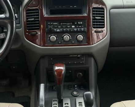 Бежевый Мицубиси Паджеро Вагон, объемом двигателя 3.5 л и пробегом 300 тыс. км за 7800 $, фото 13 на Automoto.ua