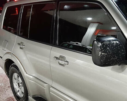 Бежевий Міцубісі Паджеро Вагон, об'ємом двигуна 3.2 л та пробігом 343 тис. км за 10300 $, фото 10 на Automoto.ua