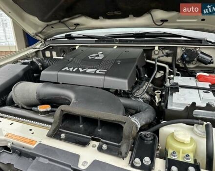Міцубісі Паджеро Вагон 2007 у Миколаєві на Automoto.ua Бежевий Міцубісі Паджеро Вагон, об'ємом двигуна 3.83 л та пробігом 195 тис. км за 12999 $, фото 66 на Automoto.ua