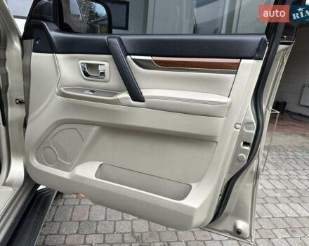 Міцубісі Паджеро Вагон 2007 у Миколаєві на Automoto.ua Бежевий Міцубісі Паджеро Вагон, об'ємом двигуна 3.83 л та пробігом 195 тис. км за 12999 $, фото 44 на Automoto.ua
