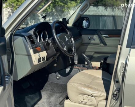 Бежевий Міцубісі Паджеро Вагон, об'ємом двигуна 3 л та пробігом 252 тис. км за 13390 $, фото 15 на Automoto.ua