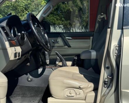 Бежевий Міцубісі Паджеро Вагон, об'ємом двигуна 3 л та пробігом 252 тис. км за 13390 $, фото 21 на Automoto.ua