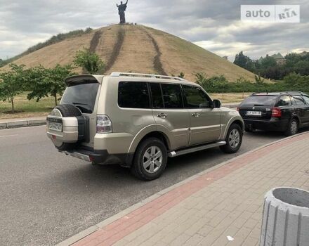 Бежевий Міцубісі Паджеро Вагон, об'ємом двигуна 3 л та пробігом 151 тис. км за 12900 $, фото 9 на Automoto.ua