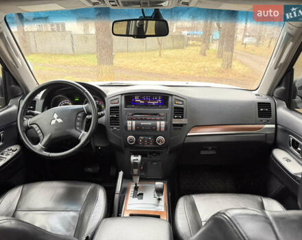 Бежевий Міцубісі Паджеро Вагон, об'ємом двигуна 3.2 л та пробігом 211 тис. км за 12800 $, фото 46 на Automoto.ua