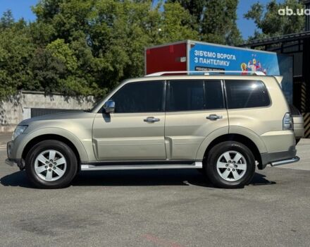 Бежевий Міцубісі Паджеро Вагон, об'ємом двигуна 3 л та пробігом 252 тис. км за 13390 $, фото 4 на Automoto.ua