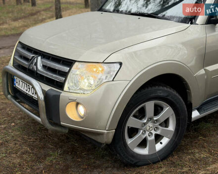 Бежевий Міцубісі Паджеро Вагон, об'ємом двигуна 3.2 л та пробігом 211 тис. км за 12800 $, фото 9 на Automoto.ua