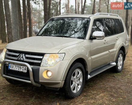 Бежевий Міцубісі Паджеро Вагон, об'ємом двигуна 3.2 л та пробігом 211 тис. км за 12800 $, фото 1 на Automoto.ua