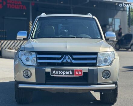 Бежевий Міцубісі Паджеро Вагон, об'ємом двигуна 3 л та пробігом 252 тис. км за 13390 $, фото 2 на Automoto.ua