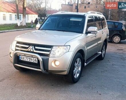 Бежевый Мицубиси Паджеро Вагон, объемом двигателя 3.2 л и пробегом 210 тыс. км за 12800 $, фото 3 на Automoto.ua