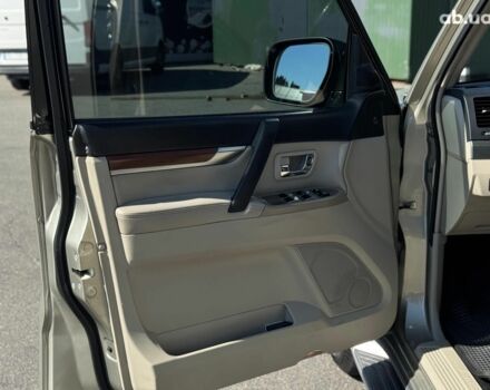 Бежевий Міцубісі Паджеро Вагон, об'ємом двигуна 3 л та пробігом 252 тис. км за 13390 $, фото 17 на Automoto.ua