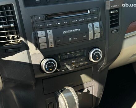 Бежевий Міцубісі Паджеро Вагон, об'ємом двигуна 3 л та пробігом 252 тис. км за 13390 $, фото 25 на Automoto.ua