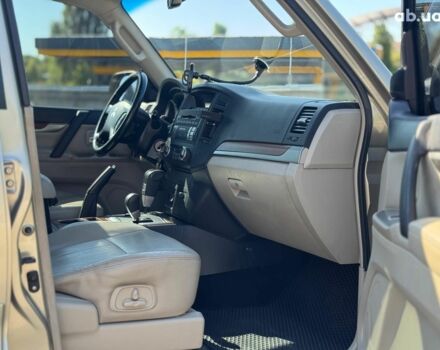 Бежевий Міцубісі Паджеро Вагон, об'ємом двигуна 3 л та пробігом 252 тис. км за 13390 $, фото 41 на Automoto.ua