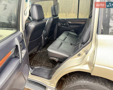 Бежевий Міцубісі Паджеро Вагон, об'ємом двигуна 3.2 л та пробігом 211 тис. км за 12800 $, фото 47 на Automoto.ua