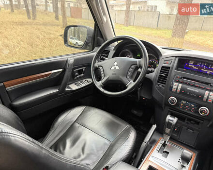 Бежевий Міцубісі Паджеро Вагон, об'ємом двигуна 3.2 л та пробігом 211 тис. км за 12800 $, фото 7 на Automoto.ua