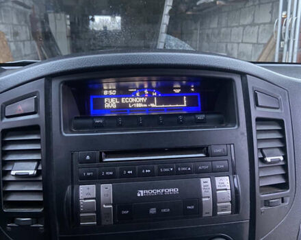 Бежевый Мицубиси Паджеро Вагон, объемом двигателя 3 л и пробегом 276 тыс. км за 12000 $, фото 3 на Automoto.ua