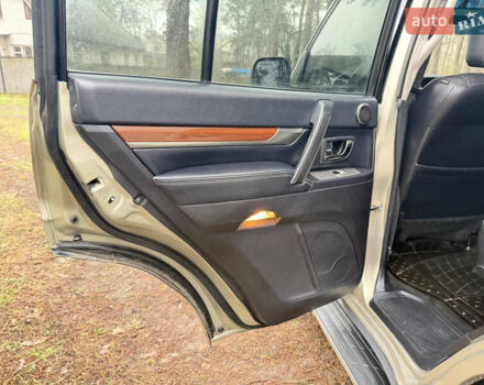 Бежевий Міцубісі Паджеро Вагон, об'ємом двигуна 3.2 л та пробігом 211 тис. км за 12800 $, фото 18 на Automoto.ua