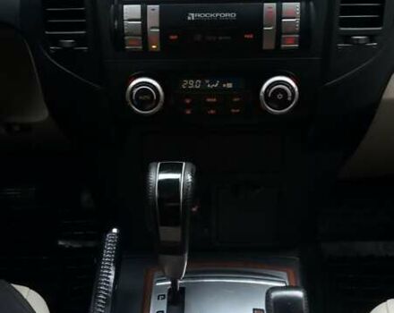 Бежевий Міцубісі Паджеро Вагон, об'ємом двигуна 3.2 л та пробігом 188 тис. км за 14200 $, фото 29 на Automoto.ua