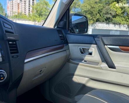 Бежевий Міцубісі Паджеро Вагон, об'ємом двигуна 3 л та пробігом 252 тис. км за 13390 $, фото 30 на Automoto.ua