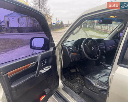 Бежевый Мицубиси Паджеро Вагон, объемом двигателя 3 л и пробегом 276 тыс. км за 12000 $, фото 13 на Automoto.ua