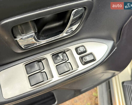 Бежевий Міцубісі Паджеро Вагон, об'ємом двигуна 3.2 л та пробігом 211 тис. км за 12800 $, фото 22 на Automoto.ua