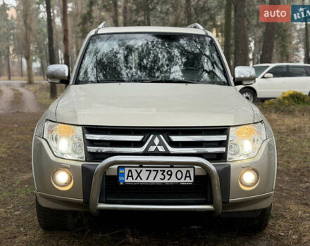Бежевий Міцубісі Паджеро Вагон, об'ємом двигуна 3.2 л та пробігом 211 тис. км за 12800 $, фото 2 на Automoto.ua