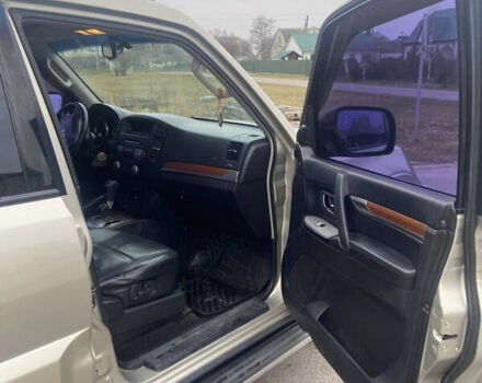 Бежевый Мицубиси Паджеро Вагон, объемом двигателя 3 л и пробегом 276 тыс. км за 12000 $, фото 9 на Automoto.ua