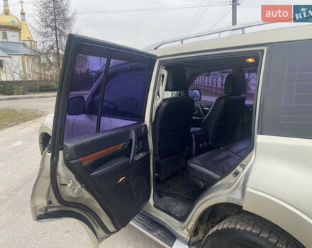 Бежевый Мицубиси Паджеро Вагон, объемом двигателя 3 л и пробегом 276 тыс. км за 12000 $, фото 12 на Automoto.ua