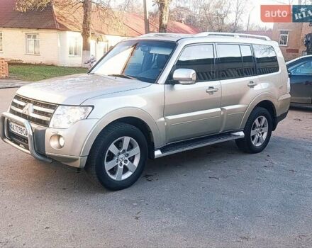 Бежевый Мицубиси Паджеро Вагон, объемом двигателя 3.2 л и пробегом 210 тыс. км за 12800 $, фото 2 на Automoto.ua