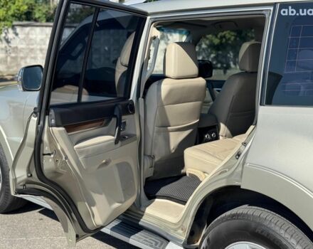 Бежевий Міцубісі Паджеро Вагон, об'ємом двигуна 3 л та пробігом 252 тис. км за 13390 $, фото 33 на Automoto.ua