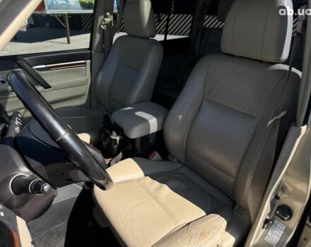 Бежевий Міцубісі Паджеро Вагон, об'ємом двигуна 3 л та пробігом 252 тис. км за 13390 $, фото 22 на Automoto.ua