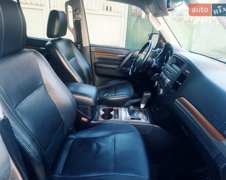 Бежевый Мицубиси Паджеро Вагон, объемом двигателя 3.2 л и пробегом 210 тыс. км за 12800 $, фото 18 на Automoto.ua