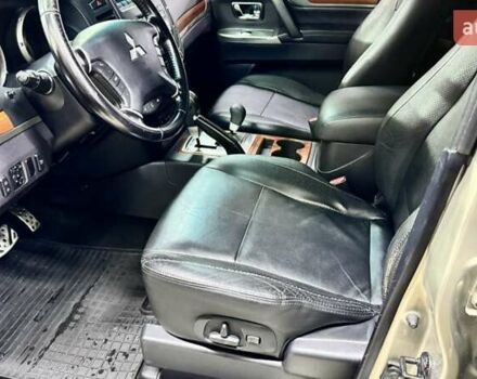 Бежевий Міцубісі Паджеро Вагон, об'ємом двигуна 3.2 л та пробігом 145 тис. км за 19200 $, фото 9 на Automoto.ua