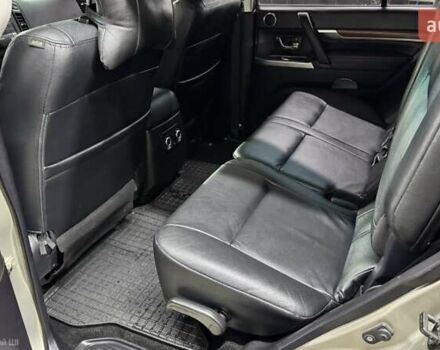 Бежевий Міцубісі Паджеро Вагон, об'ємом двигуна 3.2 л та пробігом 145 тис. км за 19200 $, фото 4 на Automoto.ua