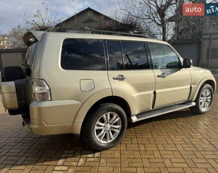 Бежевий Міцубісі Паджеро Вагон, об'ємом двигуна 3.2 л та пробігом 189 тис. км за 18300 $, фото 4 на Automoto.ua