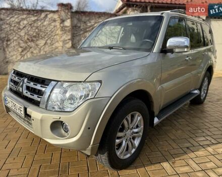 Бежевий Міцубісі Паджеро Вагон, об'ємом двигуна 3.2 л та пробігом 189 тис. км за 18300 $, фото 6 на Automoto.ua