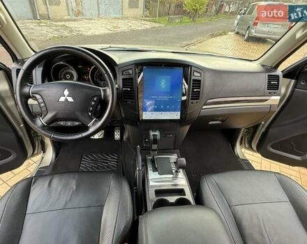 Бежевый Мицубиси Паджеро Вагон, объемом двигателя 3.2 л и пробегом 189 тыс. км за 18899 $, фото 31 на Automoto.ua