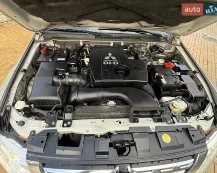 Бежевый Мицубиси Паджеро Вагон, объемом двигателя 3.2 л и пробегом 189 тыс. км за 18899 $, фото 19 на Automoto.ua