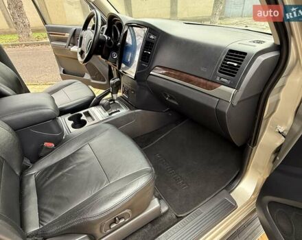 Бежевый Мицубиси Паджеро Вагон, объемом двигателя 3.2 л и пробегом 189 тыс. км за 18899 $, фото 27 на Automoto.ua