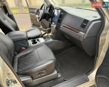 Бежевий Міцубісі Паджеро Вагон, об'ємом двигуна 3.2 л та пробігом 189 тис. км за 18300 $, фото 25 на Automoto.ua