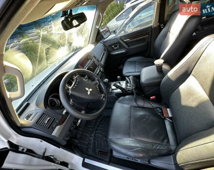 Бежевый Мицубиси Паджеро Вагон, объемом двигателя 3.2 л и пробегом 202 тыс. км за 21000 $, фото 3 на Automoto.ua